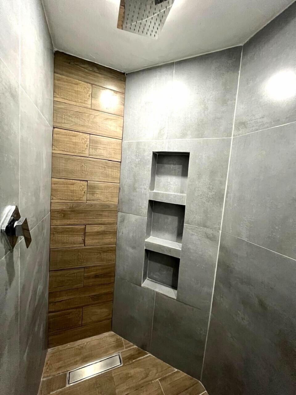 Classic Room | Bathroom | Shower, towels, soap, toilet paper