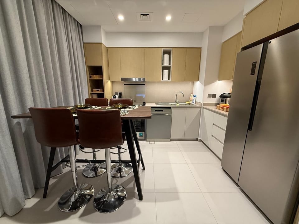 Villa, City View | Private kitchen | Toaster, blender, cleaning supplies, paper towels