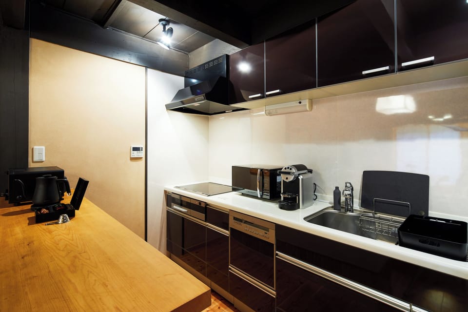 Room, Non Smoking, Refrigerator | Private kitchen | Coffee/tea maker, electric kettle, toaster