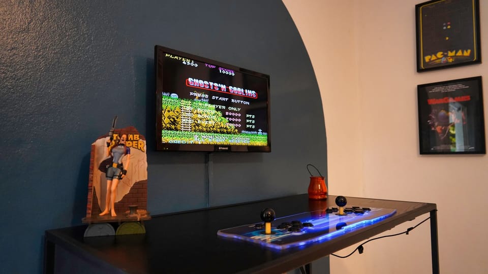 House | Living area | Flat-screen TV, fireplace, video-game console