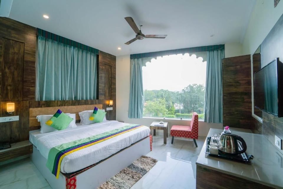 Deluxe Room, Mountain View | 10 bedrooms, laptop workspace, free WiFi, bed sheets