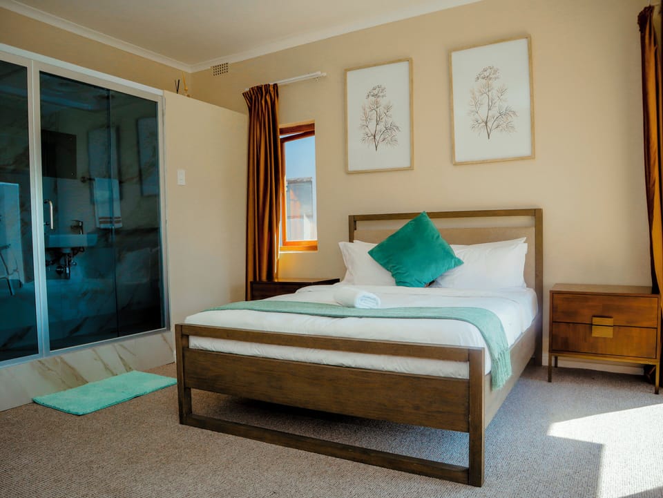 Executive Room | Desk, laptop workspace, free WiFi