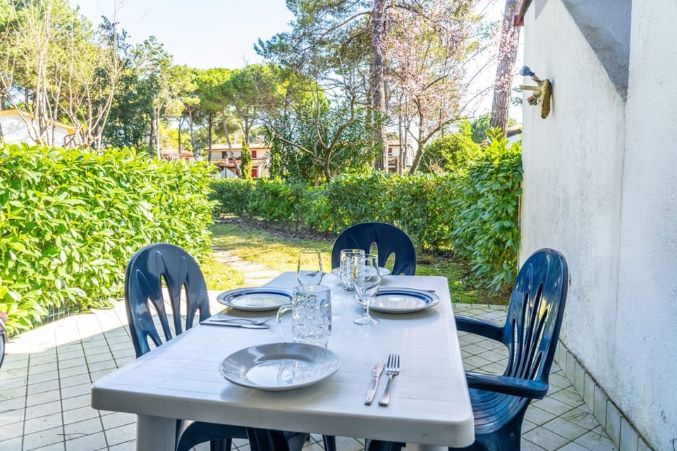 Apartment, 2 Bedrooms, Patio, Garden View | Outdoor dining