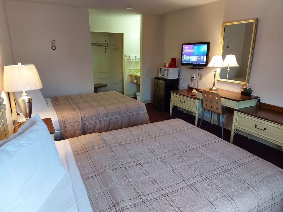 Classic Double Room, 2 Double Beds, Non Smoking, Private Bathroom | Desk, laptop workspace, free WiFi, bed sheets