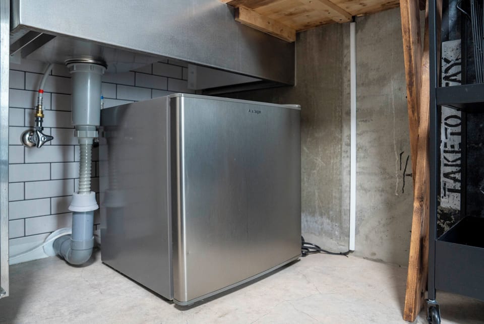 Fridge, microwave, stovetop, electric kettle