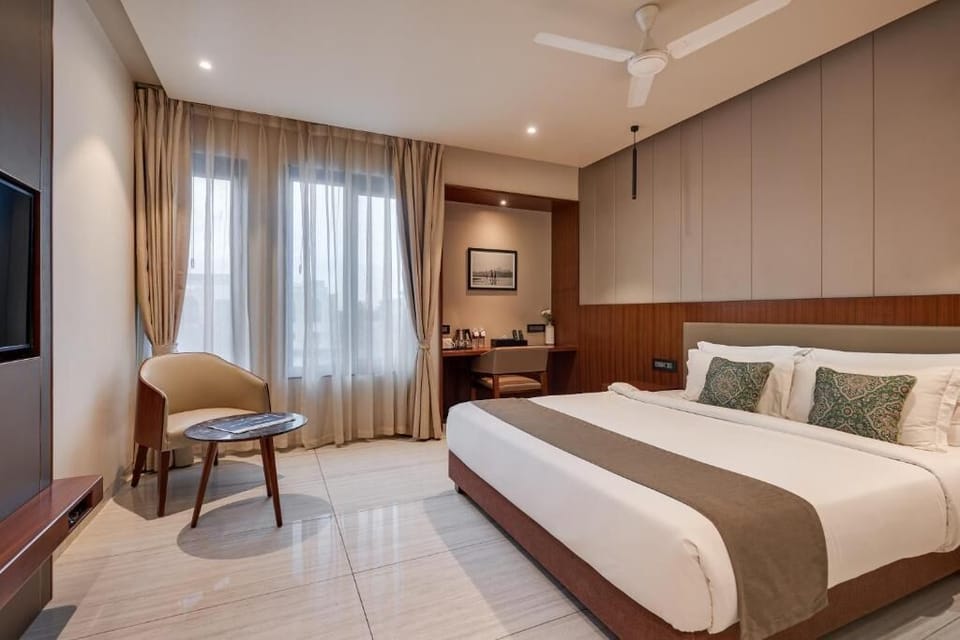 Deluxe Room, City View | Desk, soundproofing, WiFi (free)