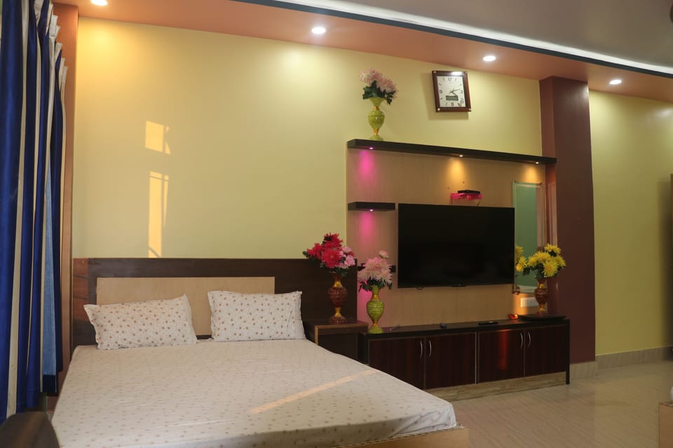 Luxury Single Room, Balcony, City View | Desk, laptop workspace, WiFi (free)