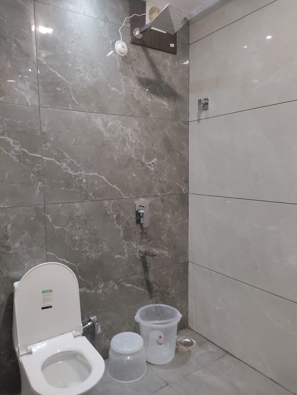 Executive Double Room | Bathroom | Shower, hair dryer, towels, soap
