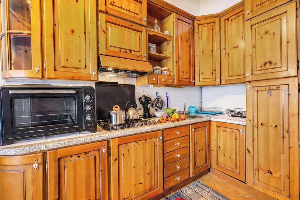 Family Apartment, 1 Bedroom, Terrace, Mountainside (Isola Bella: Lake Maggiore view) | Private kitchen