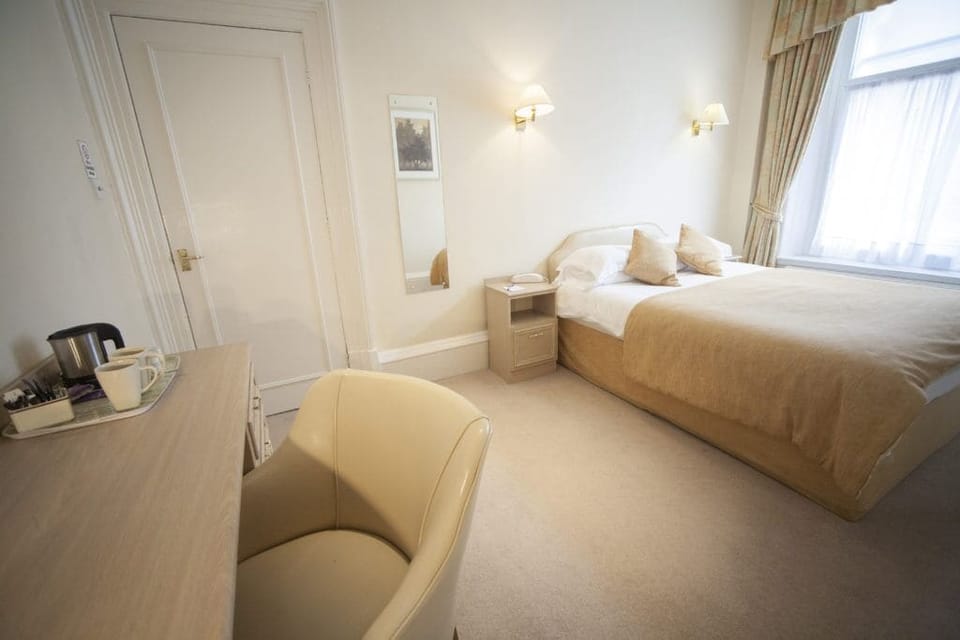 Standard Double Room | Hypo-allergenic bedding, desk, laptop workspace, iron/ironing board