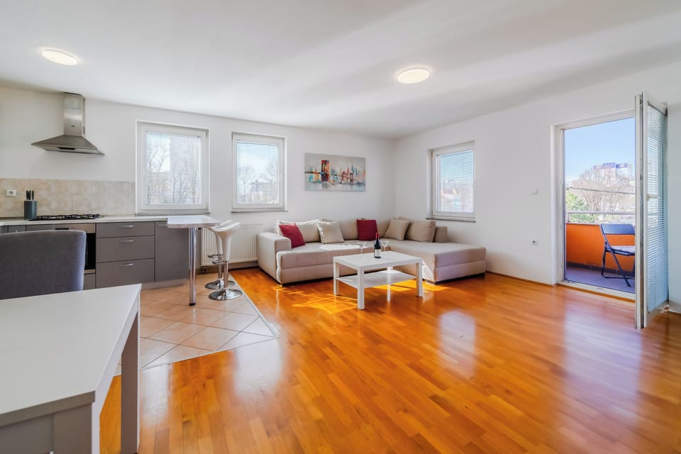 Family Apartment, 2 Bedrooms, Balcony (Cherry City Stay Apartment With) | Living area