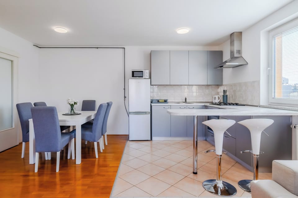 Family Apartment, 2 Bedrooms, Balcony (Cherry City Stay Apartment With) | Private kitchen | Fridge, oven, stovetop, cookware/dishes/utensils