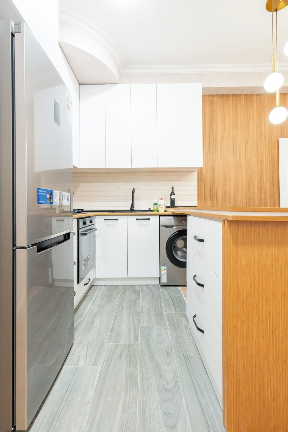 Deluxe Apartment, Balcony, City View | Private kitchen | Electric kettle