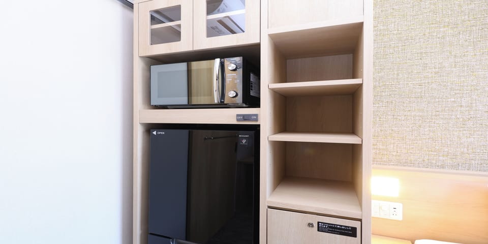 In-room safe, desk, laptop workspace, blackout drapes