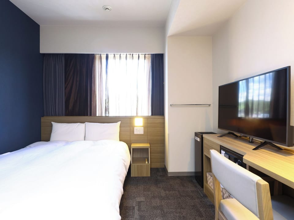 In-room safe, desk, blackout drapes, WiFi (free)