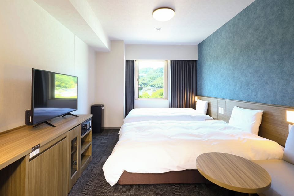 In-room safe, desk, blackout drapes, WiFi (free)