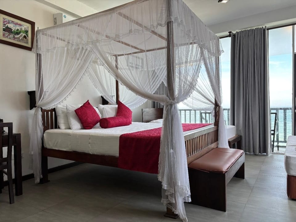 Laptop workspace, soundproofing, free WiFi, bed sheets