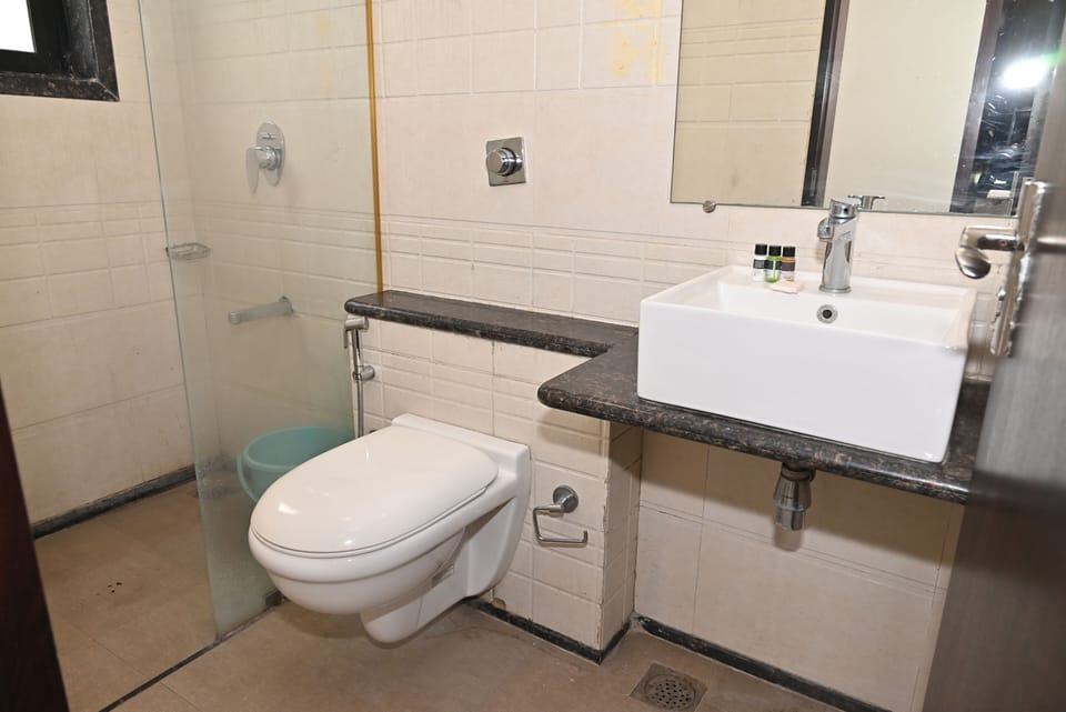 Deluxe Room | Bathroom