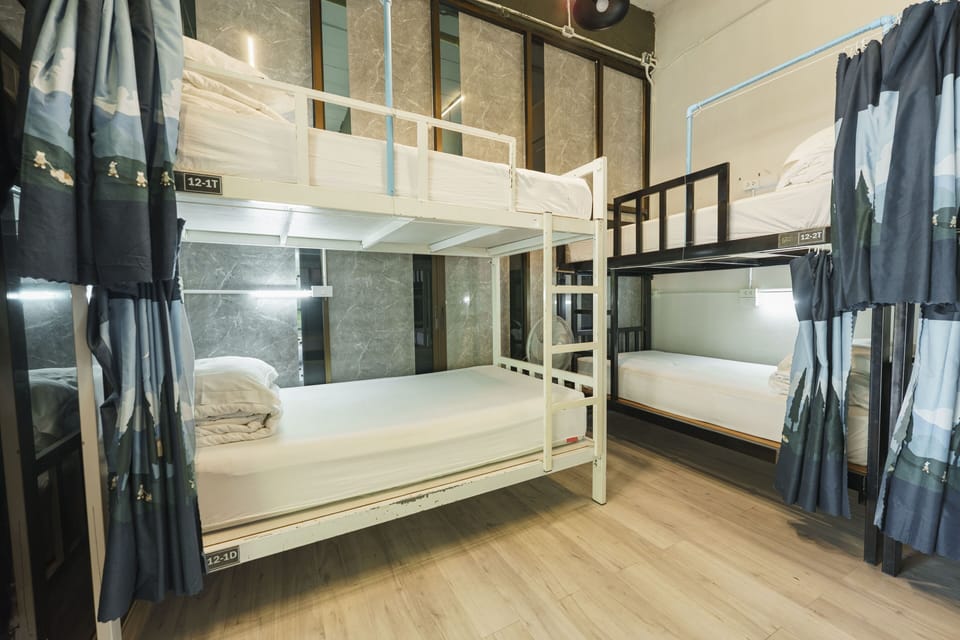 Bed in 8-bed mixed dormitory room | Down comforters, laptop workspace, WiFi (free)