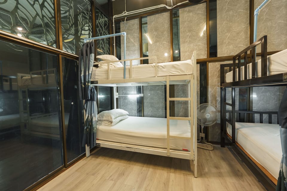Bed in 8-bed mixed dormitory room | Down comforters, laptop workspace, WiFi (free)