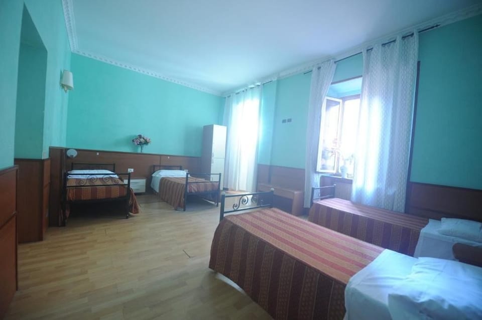 Basic Quadruple Room | WiFi (free)