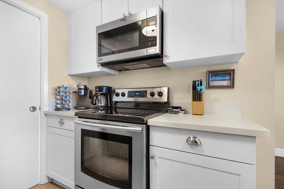 Condo, Multiple Beds (Navarre Towers 805) | Private kitchen | Oven, toaster