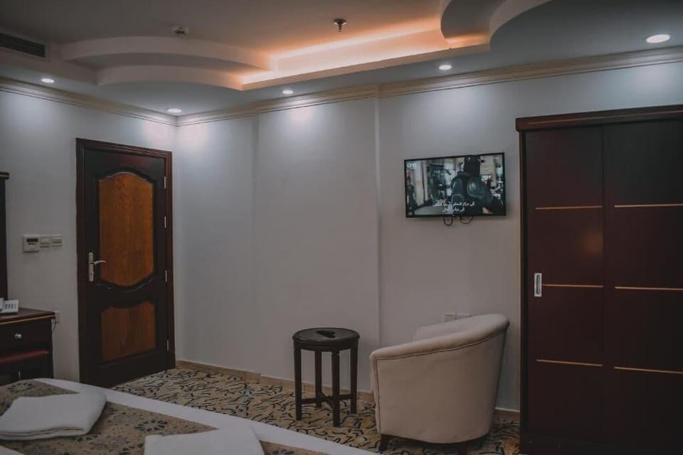 Basic Studio | Premium bedding, iron/ironing board, free WiFi