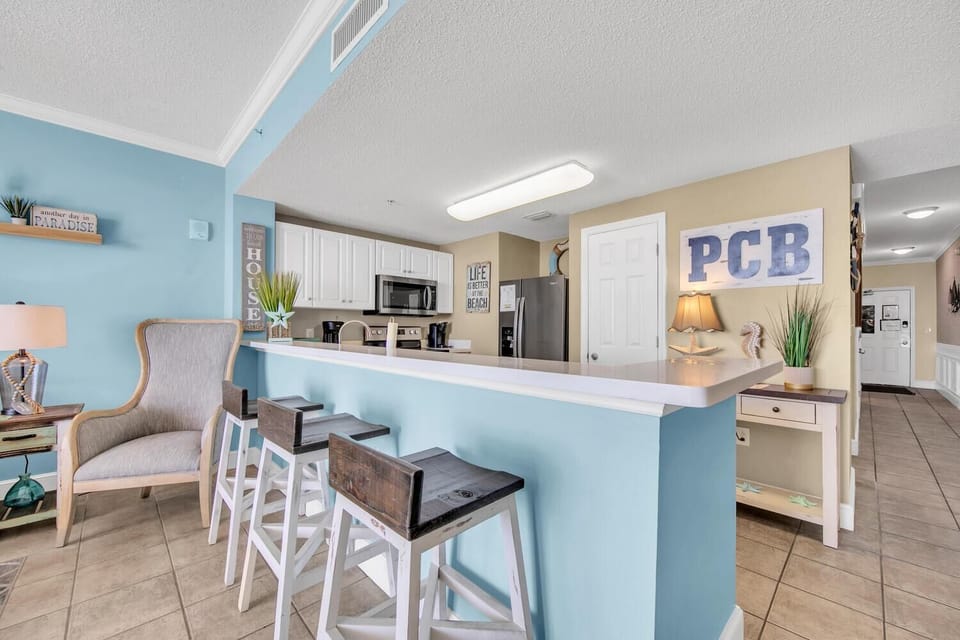 Condo, 1 King Bed with Sofa bed (Majestic Beach Towers 1-1005) | Private kitchen | Oven, toaster
