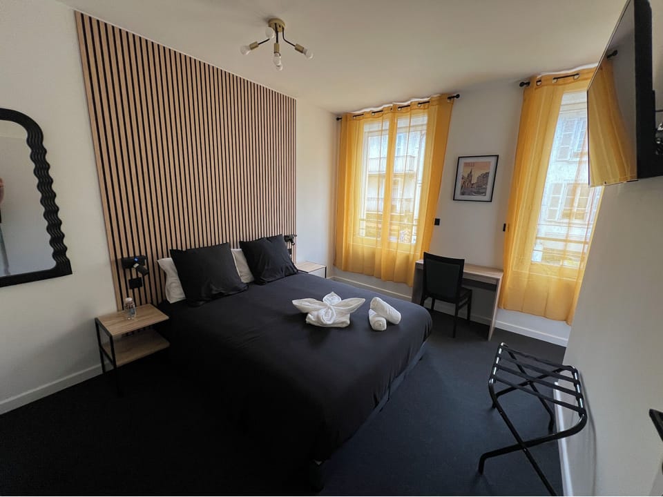 Superior Double Room, Mobility Accessible, Air conditioning | Desk, laptop workspace, soundproofing, free WiFi