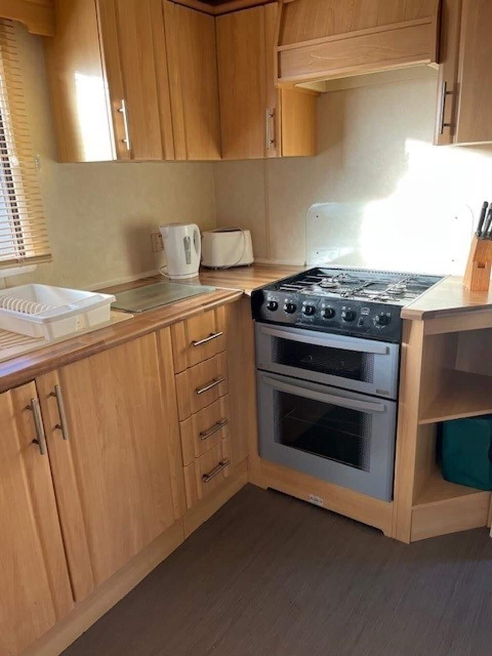 Chalet | Private kitchen | Fridge, microwave, oven, stovetop
