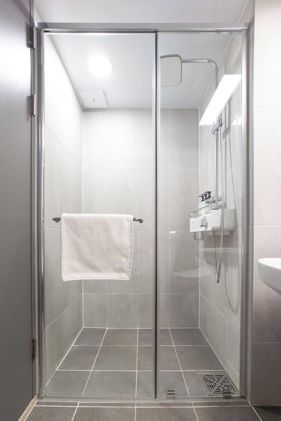 Premium Suite, Balcony, Sea View | Bathroom | Shower, hair dryer, bidet, towels