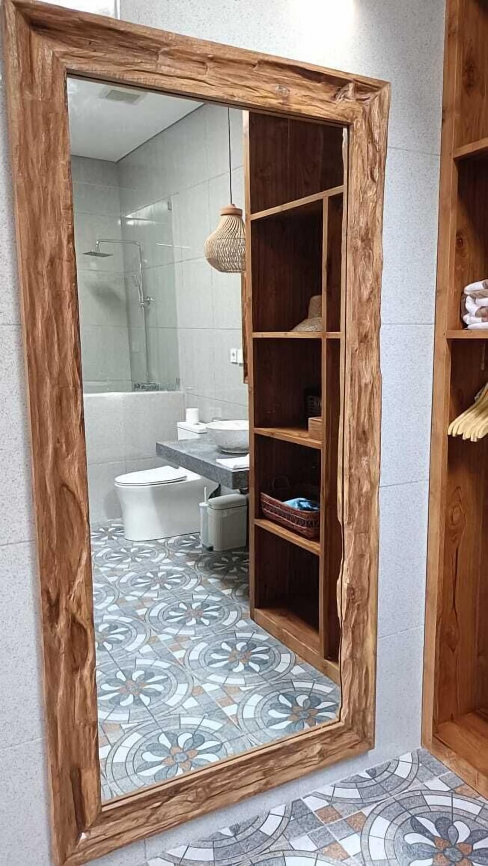 Deluxe Double Room | Bathroom | Shower, hair dryer, bidet, towels