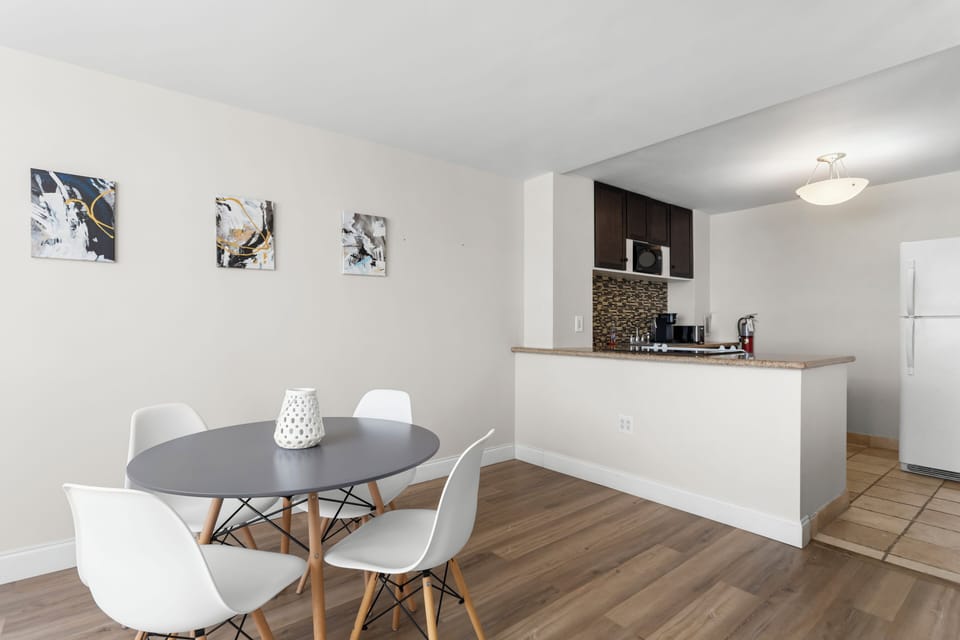 Apartment, Balcony | Dining room