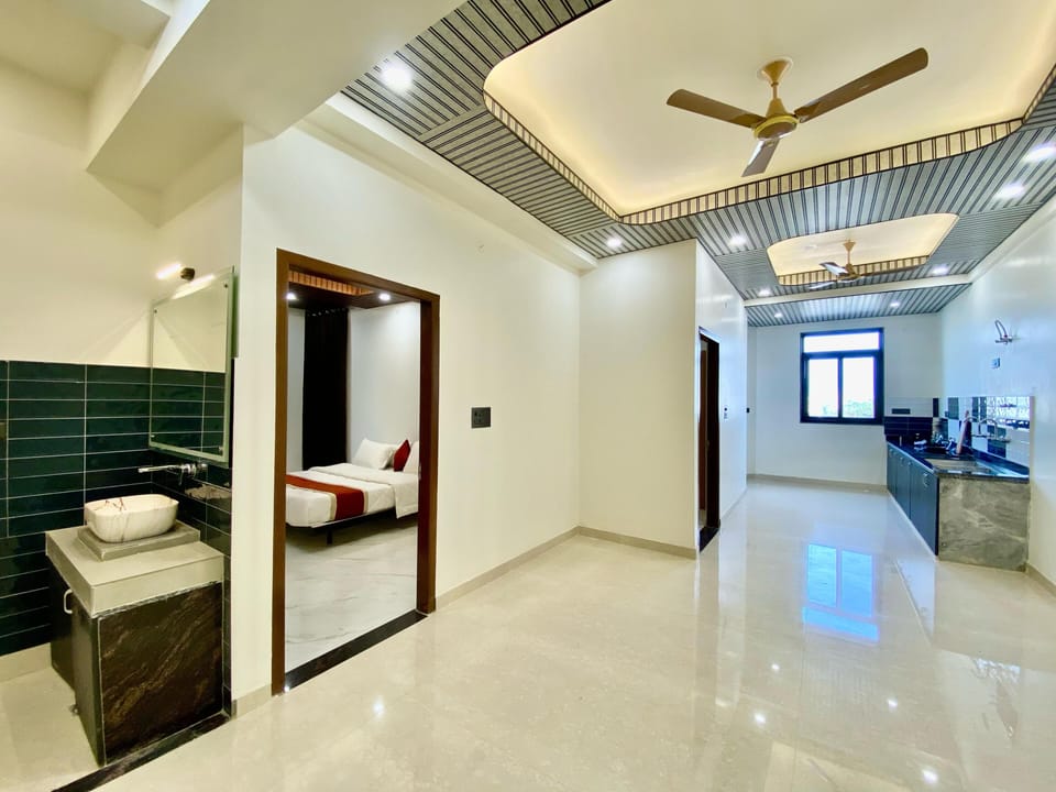 Premium Double Room, Balcony, City View | Shared kitchen | Fridge, microwave, stovetop, electric kettle