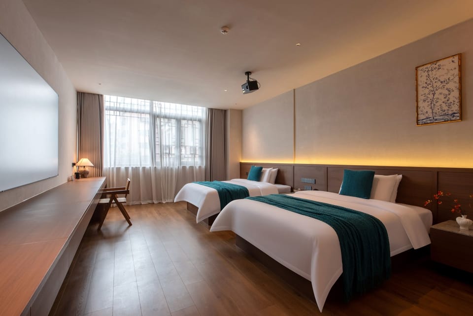Exclusive Double Room | Desk, laptop workspace, free WiFi