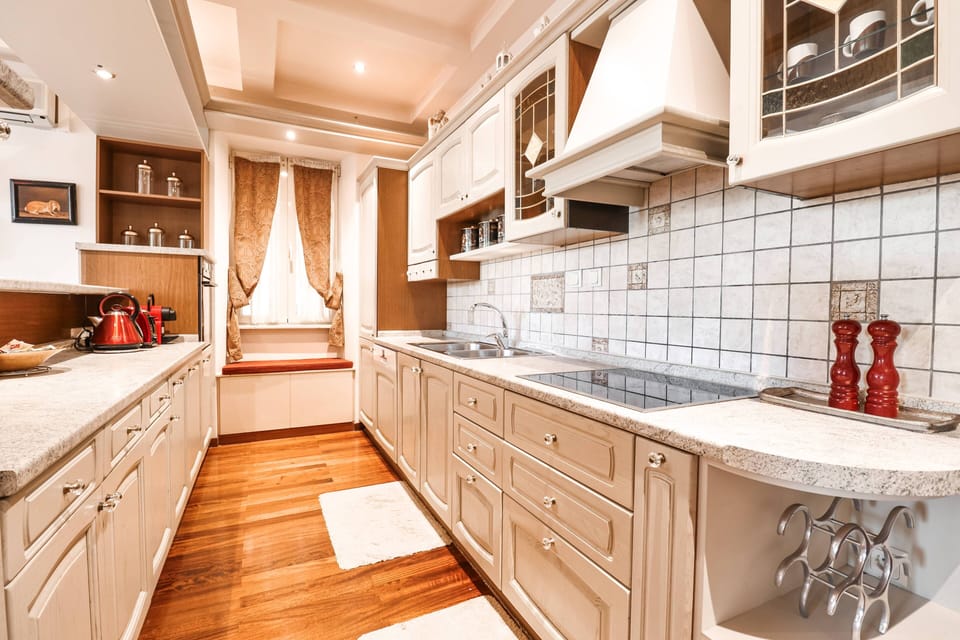 Classic Apartment, City View | Private kitchen | Electric kettle, toaster