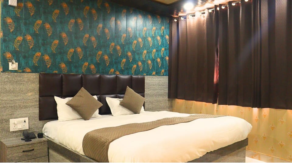Deluxe Double Room | Free WiFi, bed sheets