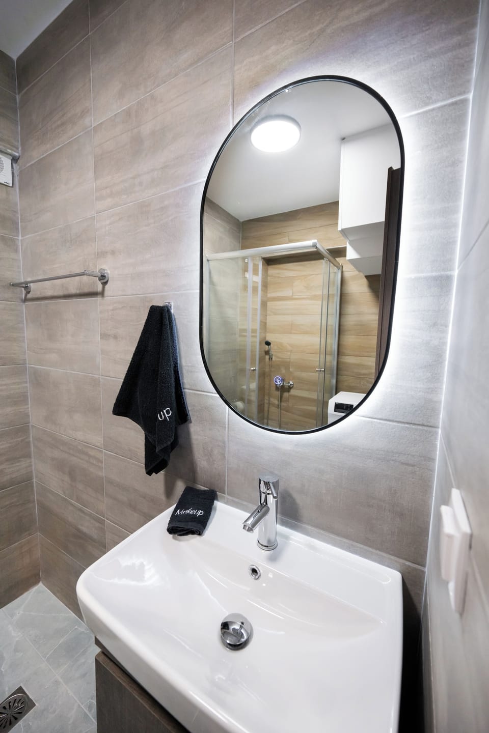 Deluxe Apartment, 1 Bedroom, Poolside | Bathroom