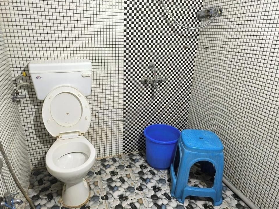 Shower, free toiletries, slippers, towels