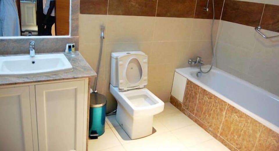 Deluxe Room, Balcony, City View | Bathroom | Free toiletries, hair dryer, towels, soap
