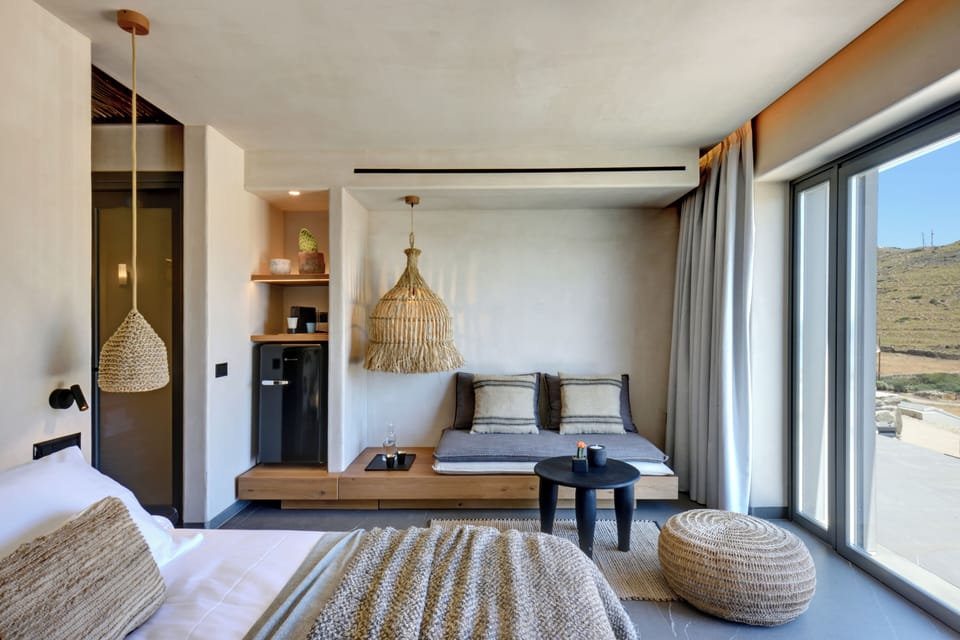 Deluxe Studio Suite, Private Pool, Sea View | Minibar, in-room safe, blackout drapes, soundproofing