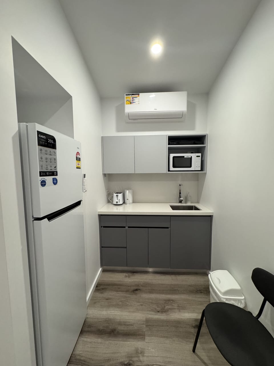 Deluxe Double Room | Private kitchen | Shared fridge, microwave, oven, stovetop
