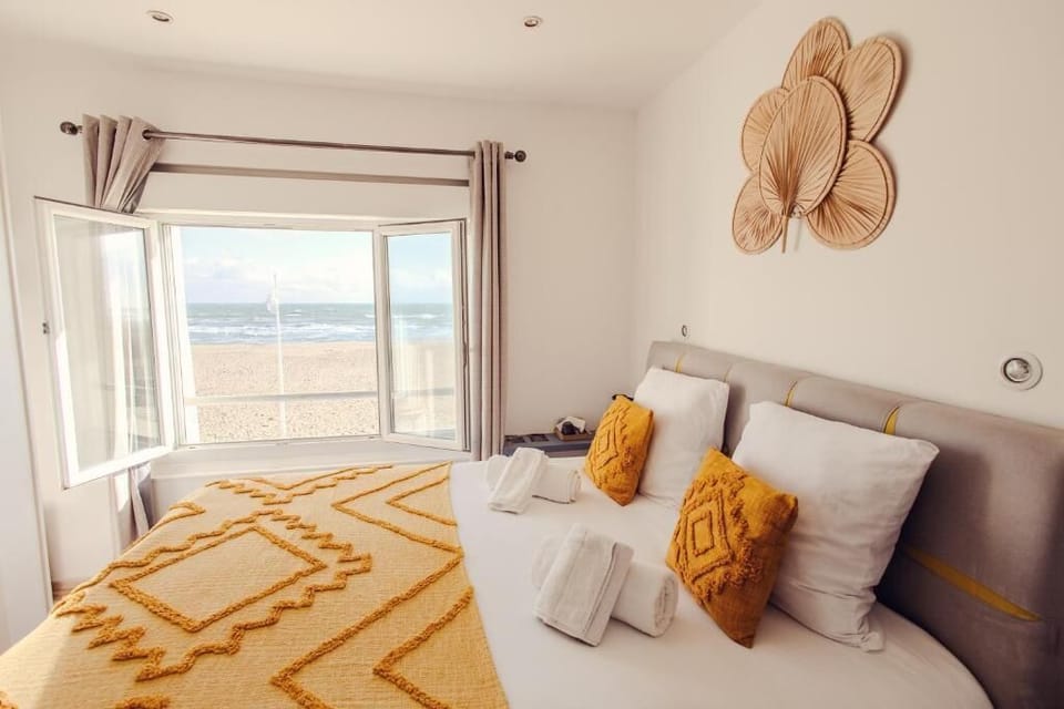 Double Room, Sea View | Blackout drapes, free WiFi, bed sheets