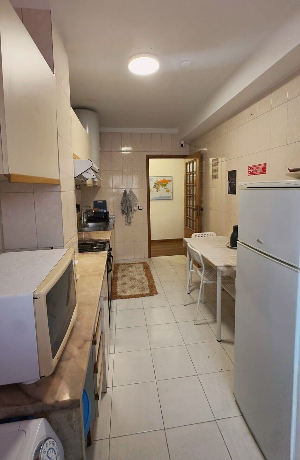 Full-size fridge, microwave, oven, stovetop