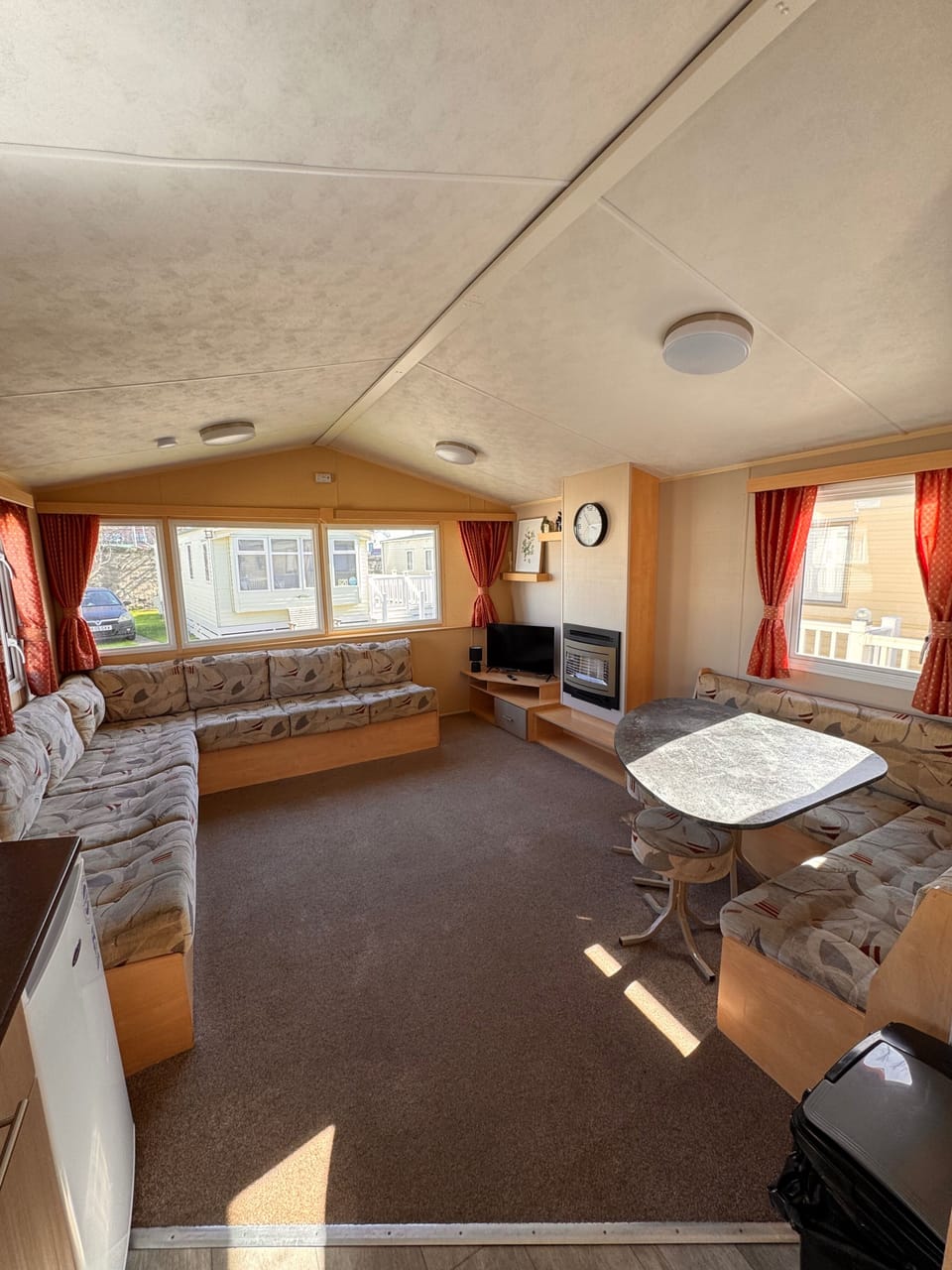 Chalet | Living area | TV, fireplace