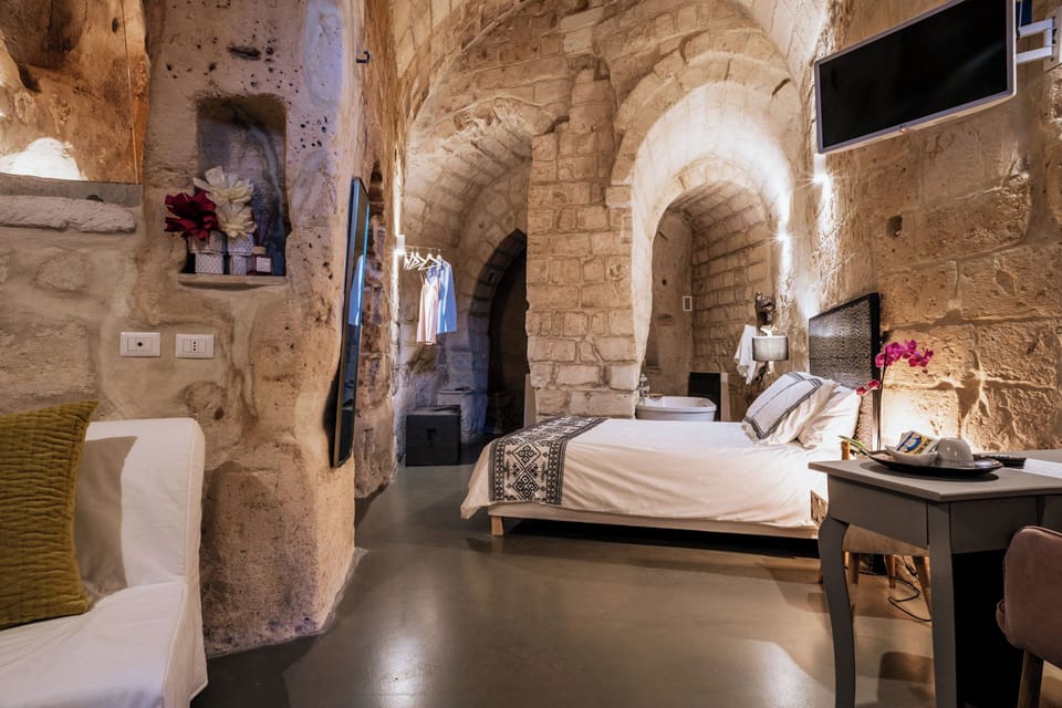 Comfort Room, Multiple Beds | Desk, free WiFi, bed sheets