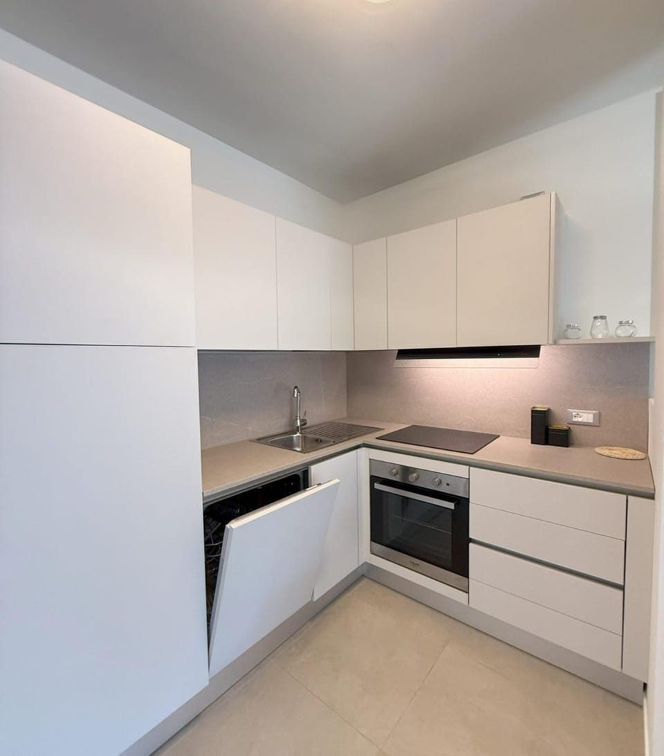 Apartment, 2 Bedrooms, Balcony, City View | Interior