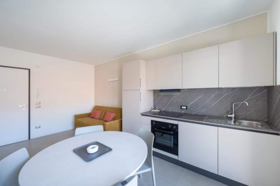Apartment, 1 Bedroom, Balcony, City View | Interior