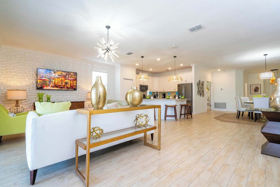 Superior Townhome | Living room