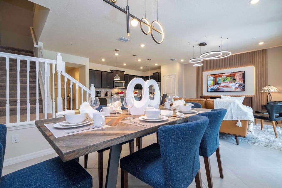 Superior Townhome | Dining room